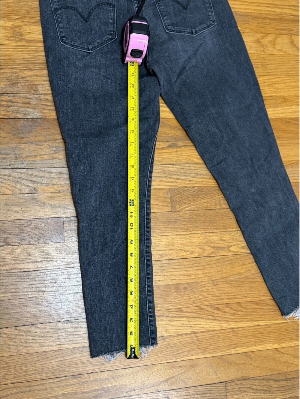 Levi’s Premium 711 Skinny Jeans Black Wash Raw Hem Women’s Size 30 - Picture 3 of 6